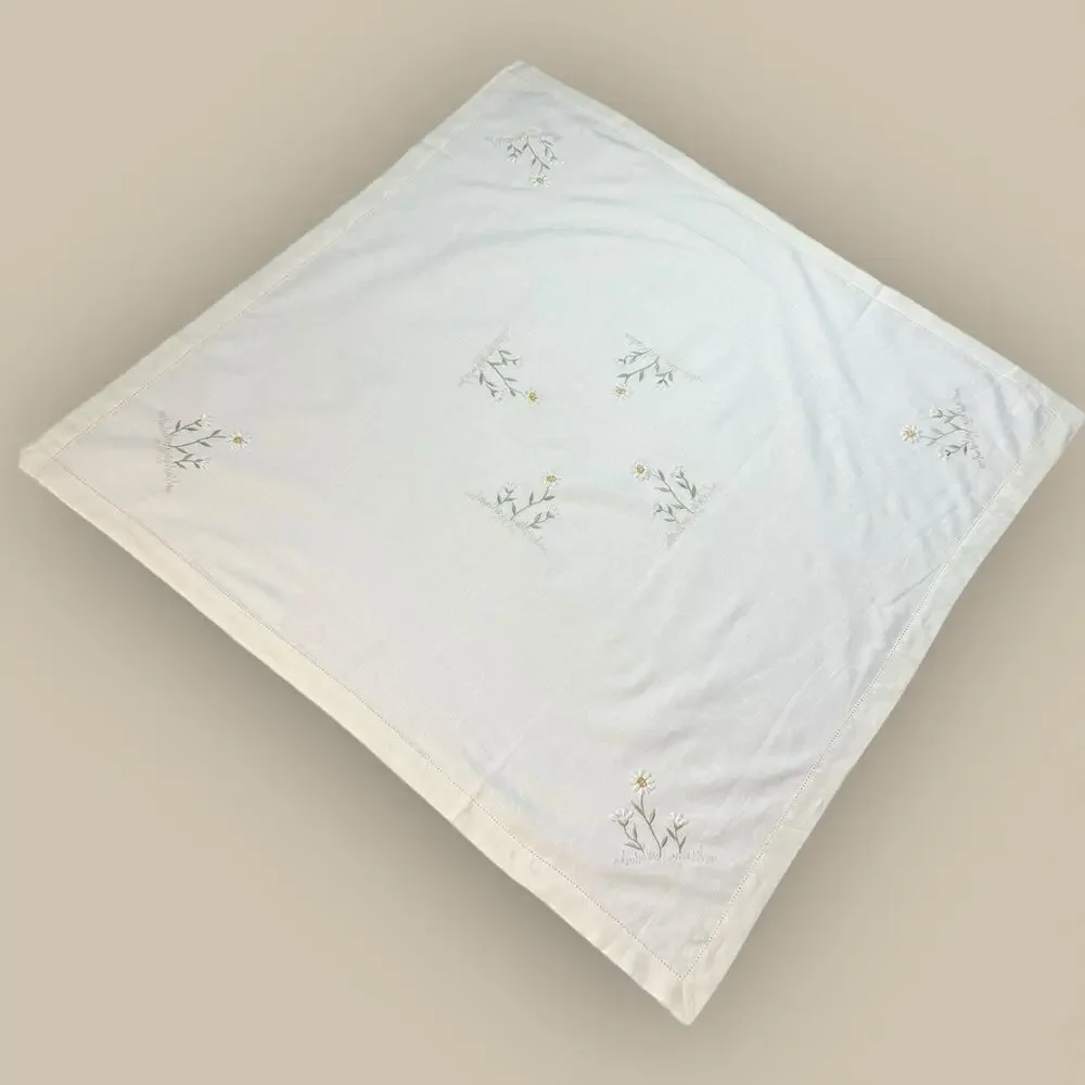 Vtg Embroidery Linen Blend Tablecloth Daisy Flower Peking Handicraft 37x35